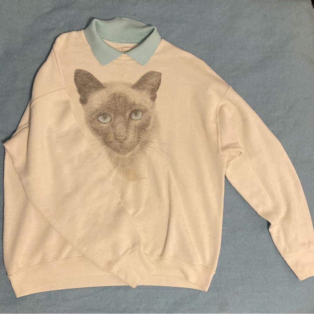 Unique cat crew neck.